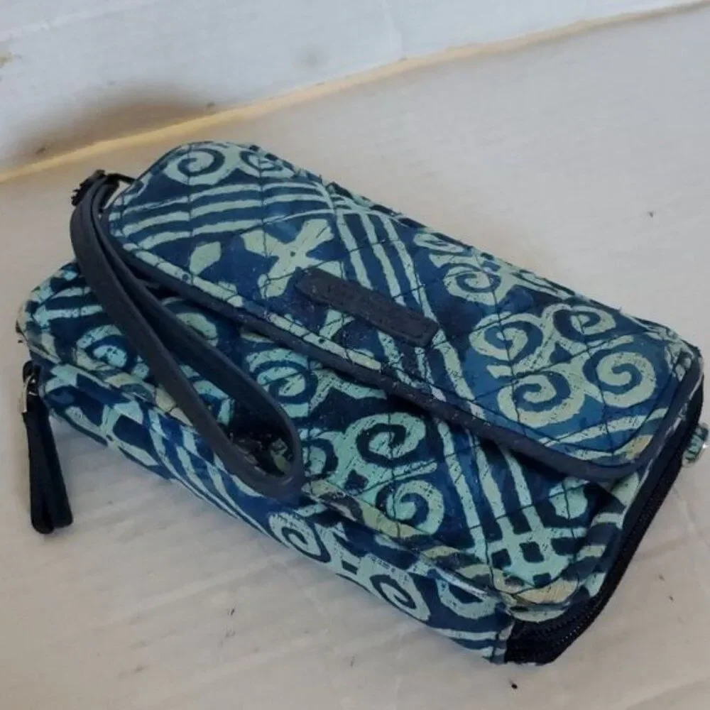 Vera Bradley Wallet Clutch Wristlet Zip Around Blue Cuban Tiles Women's Woman's - Picture 2 of 16